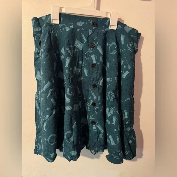 New Torrid Size 1 (14/16) Disney Hocus Pocus Mini Challis Button Front Skirt NWT - Picture 5 of 14